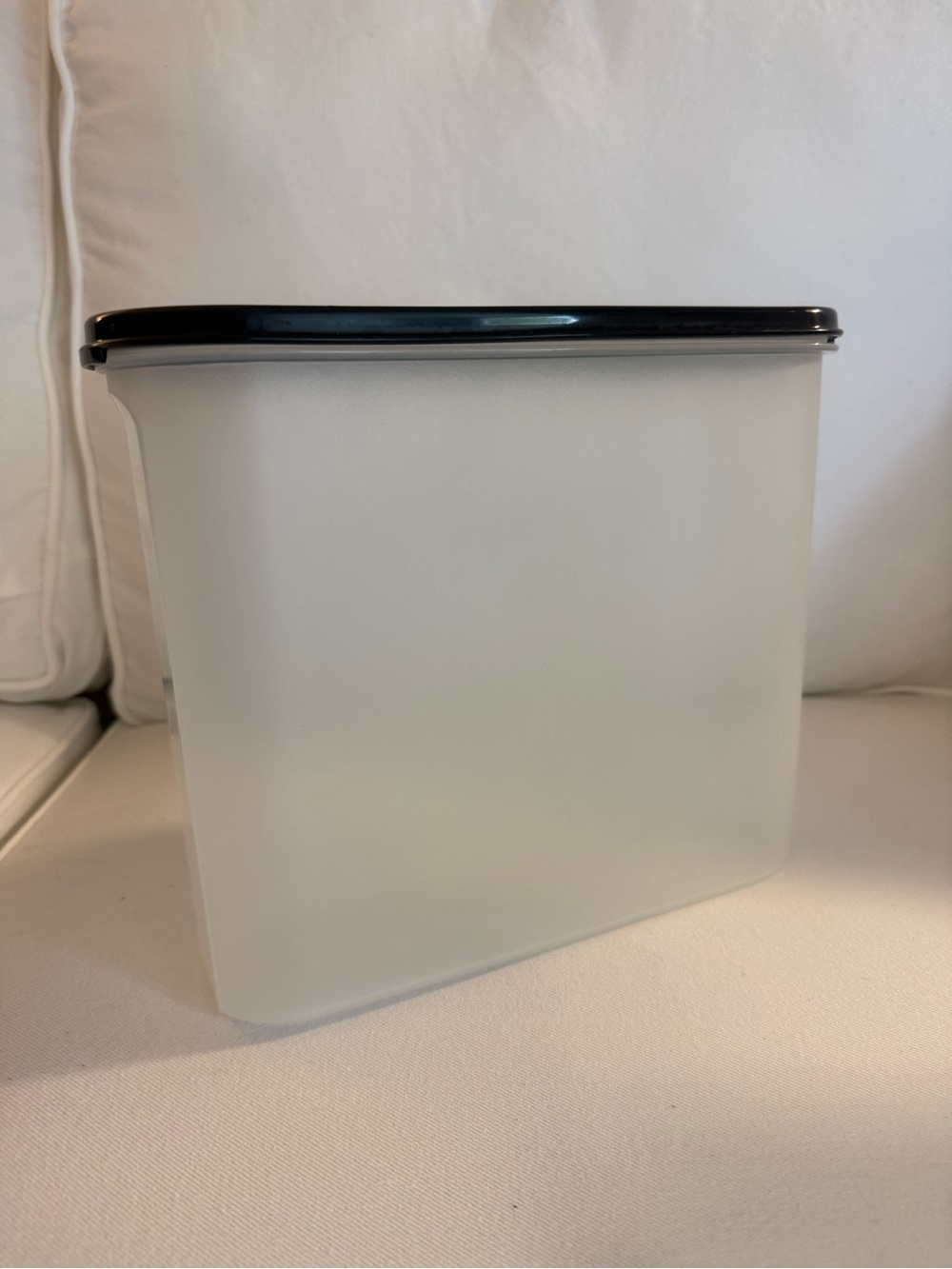 Tupperware Modular Mates super oval 4 with black lid